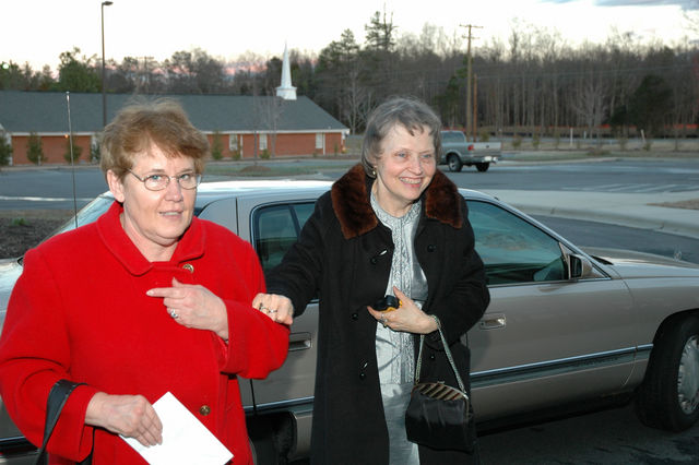 Diane Jolly & Nancy Walkup arriving