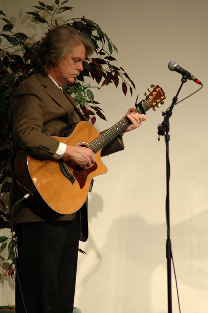 Steve Chambers plays the prelude