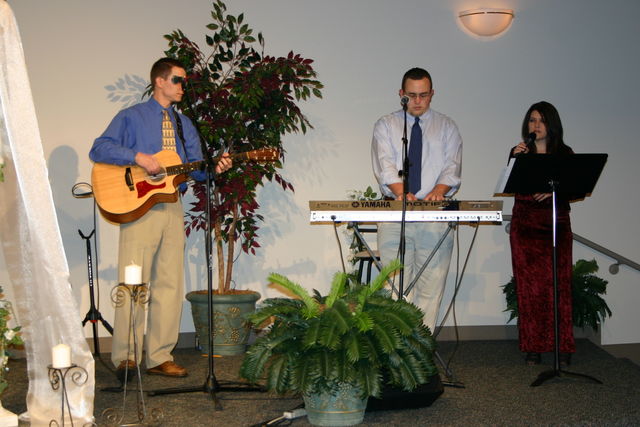 Lee Chewning, Paul Yurksaitis, & Alicia Wilkinson lead worship